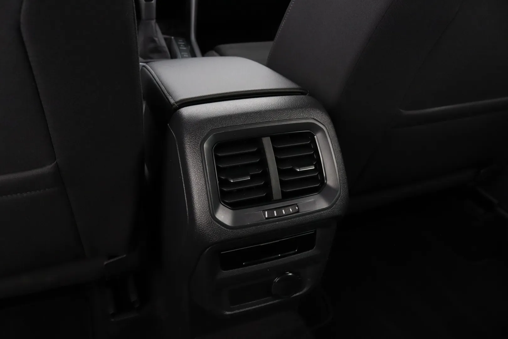 Volkswagen Tiguan FPC-888 carousel image