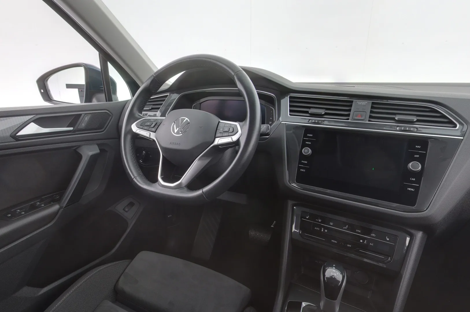 Volkswagen Tiguan FPC-888 carousel image