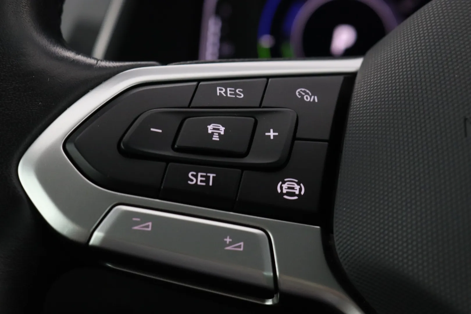 Volkswagen Tiguan FPC-888 carousel image
