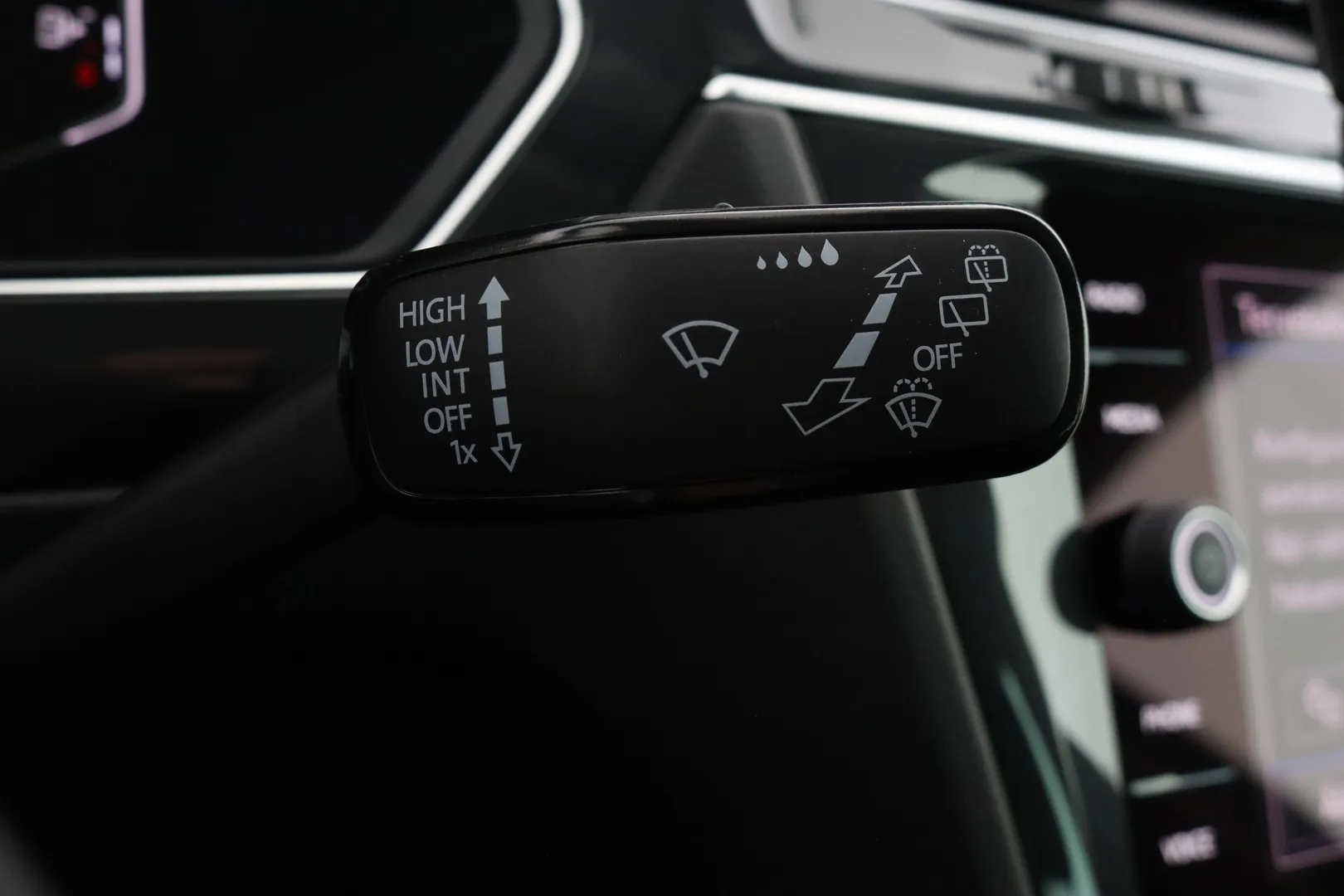 Volkswagen Tiguan FPC-888 carousel image