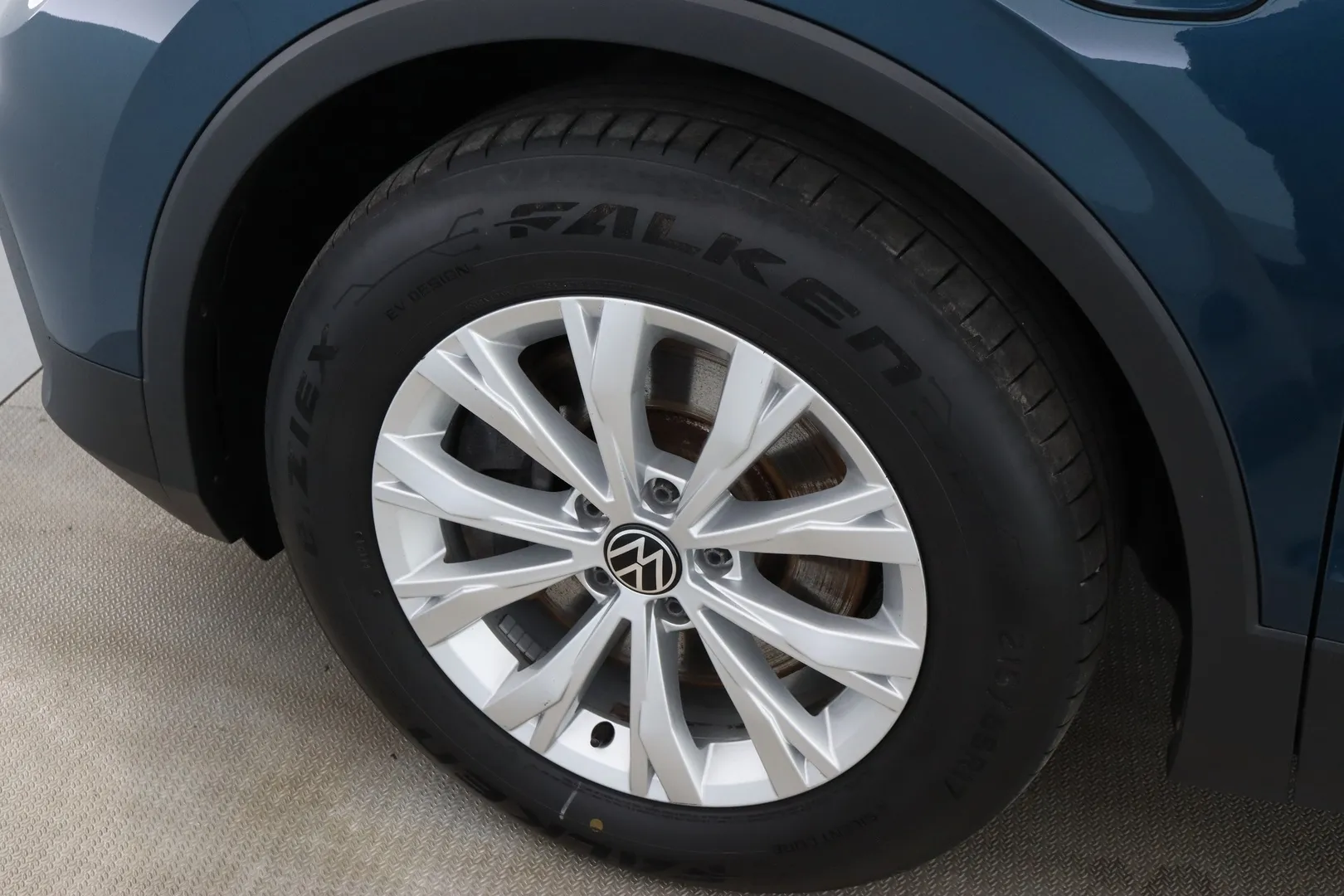 Volkswagen Tiguan FPC-888 carousel image