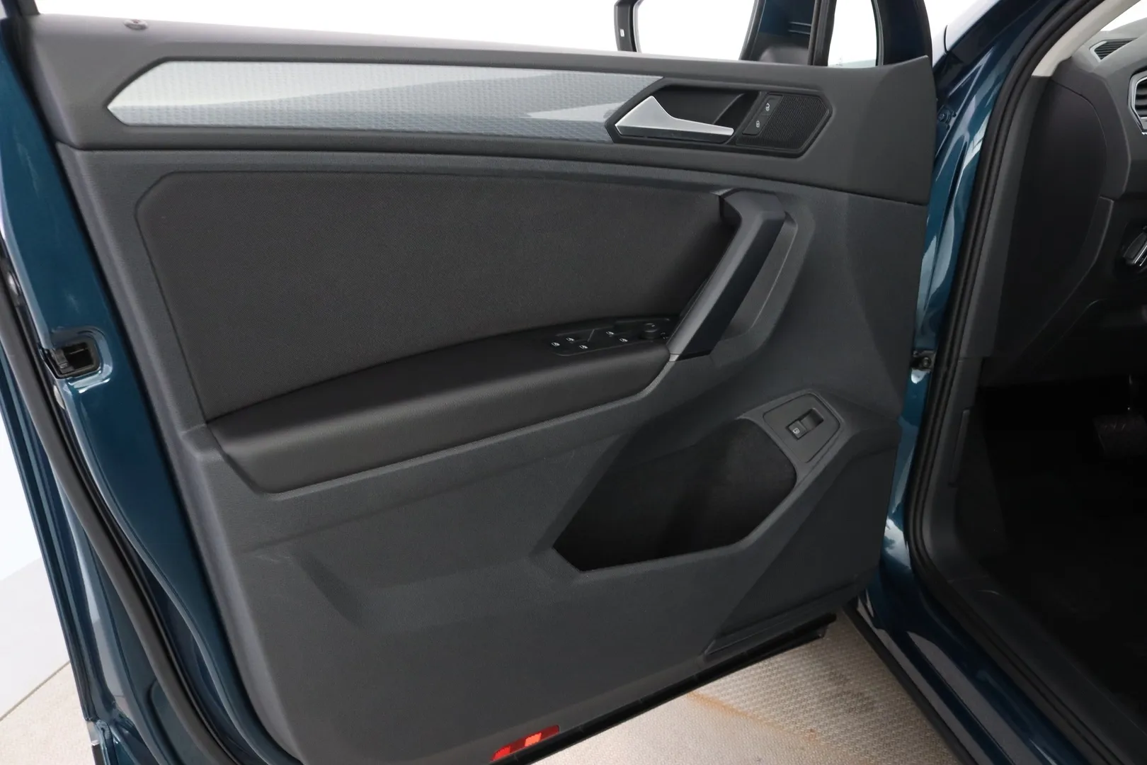 Volkswagen Tiguan FPC-888 carousel image