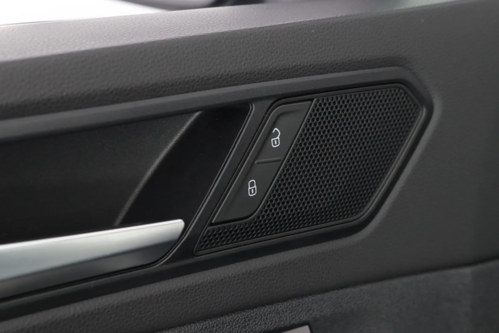 Volkswagen Tiguan FPC-888 carousel image