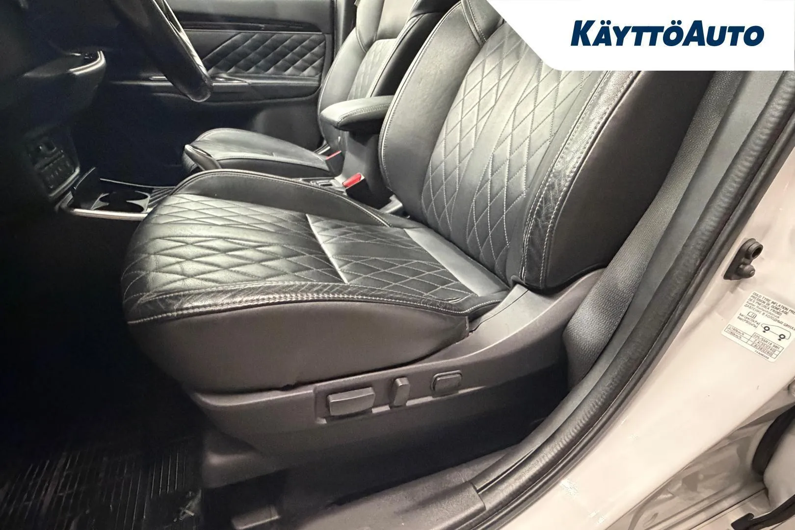 Mitsubishi Outlander PHEV IPK-369 carousel image