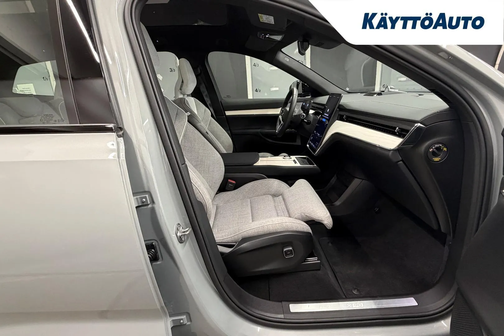 Volvo EX90 ZPH-133 carousel image