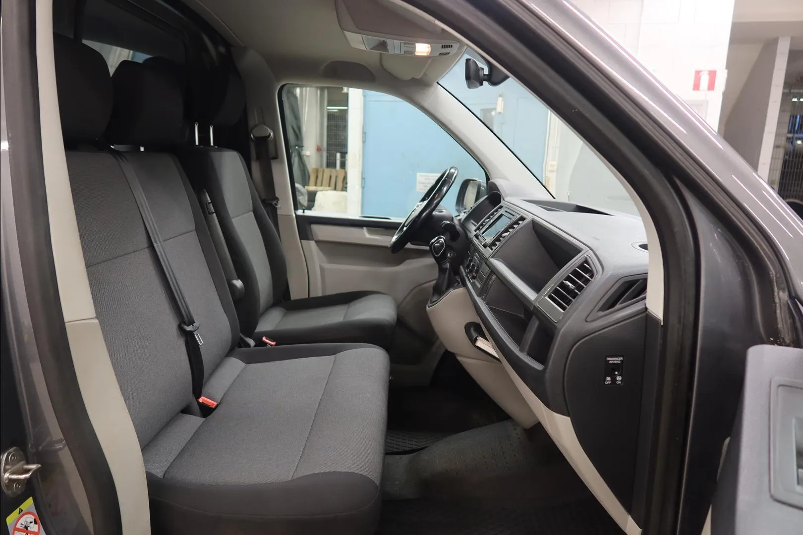 Volkswagen Transporter BXJ-446 carousel image