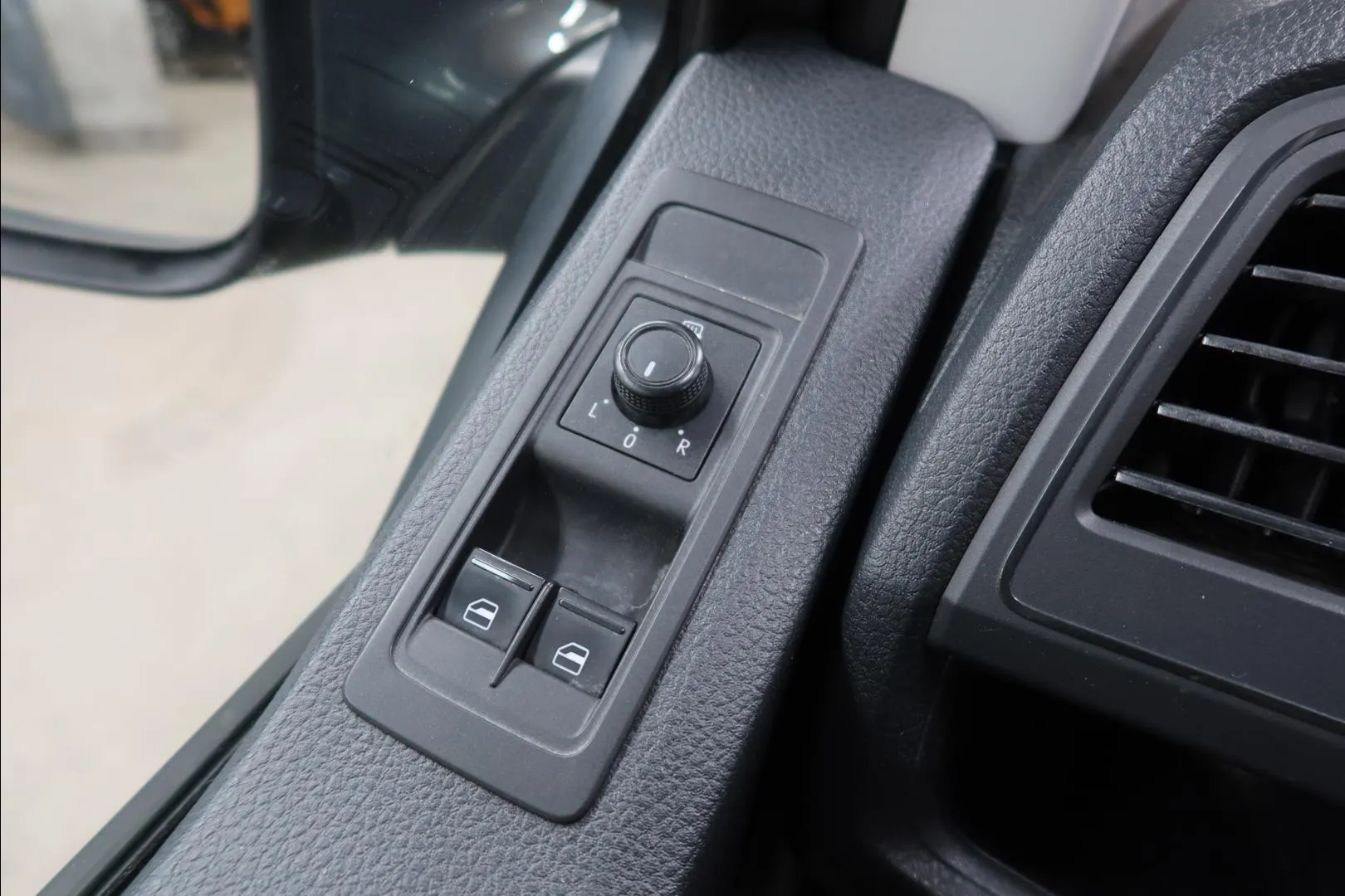 Volkswagen Transporter BXJ-446 carousel image