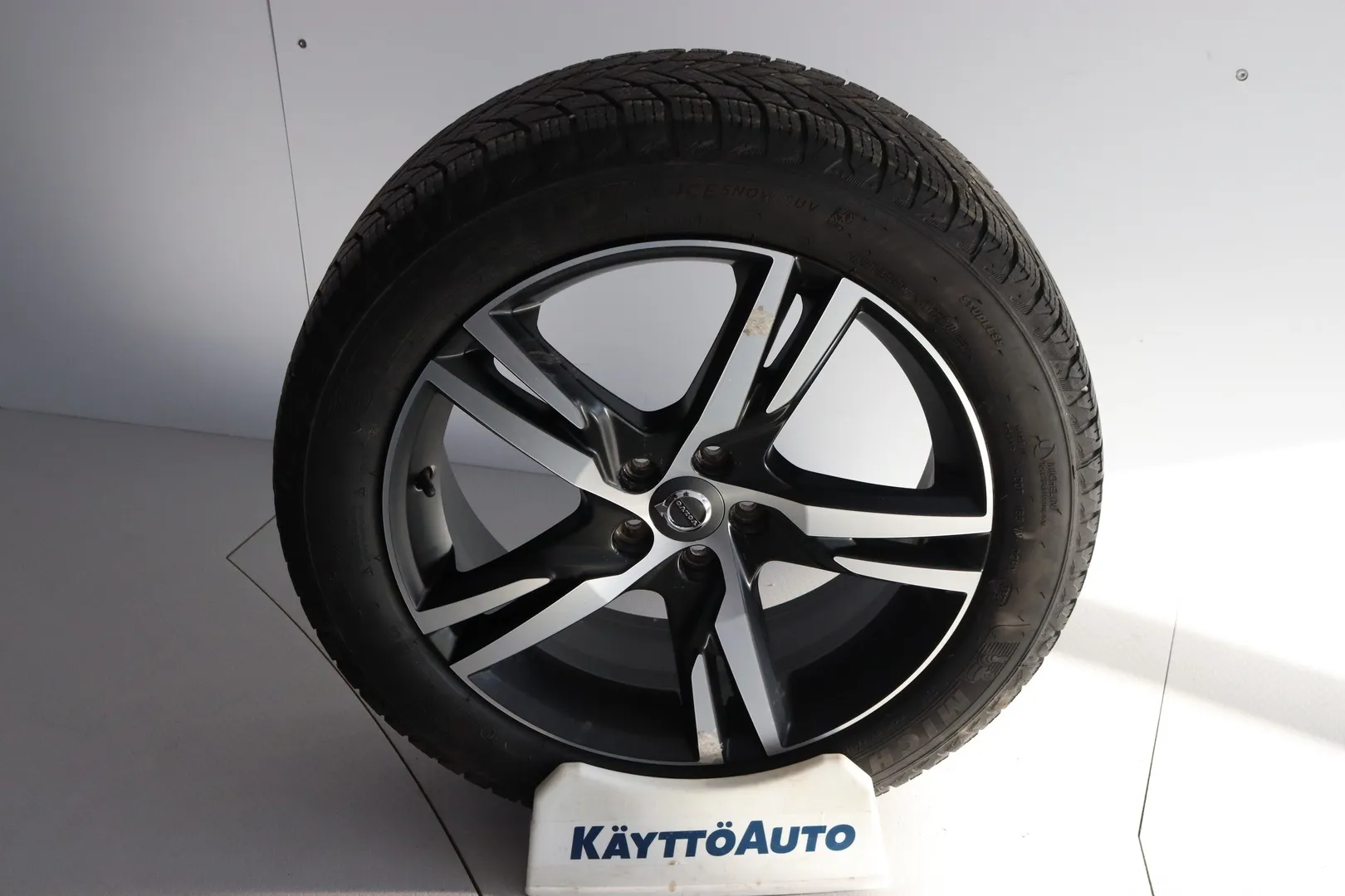 Volvo XC40 ZMU-703 carousel image