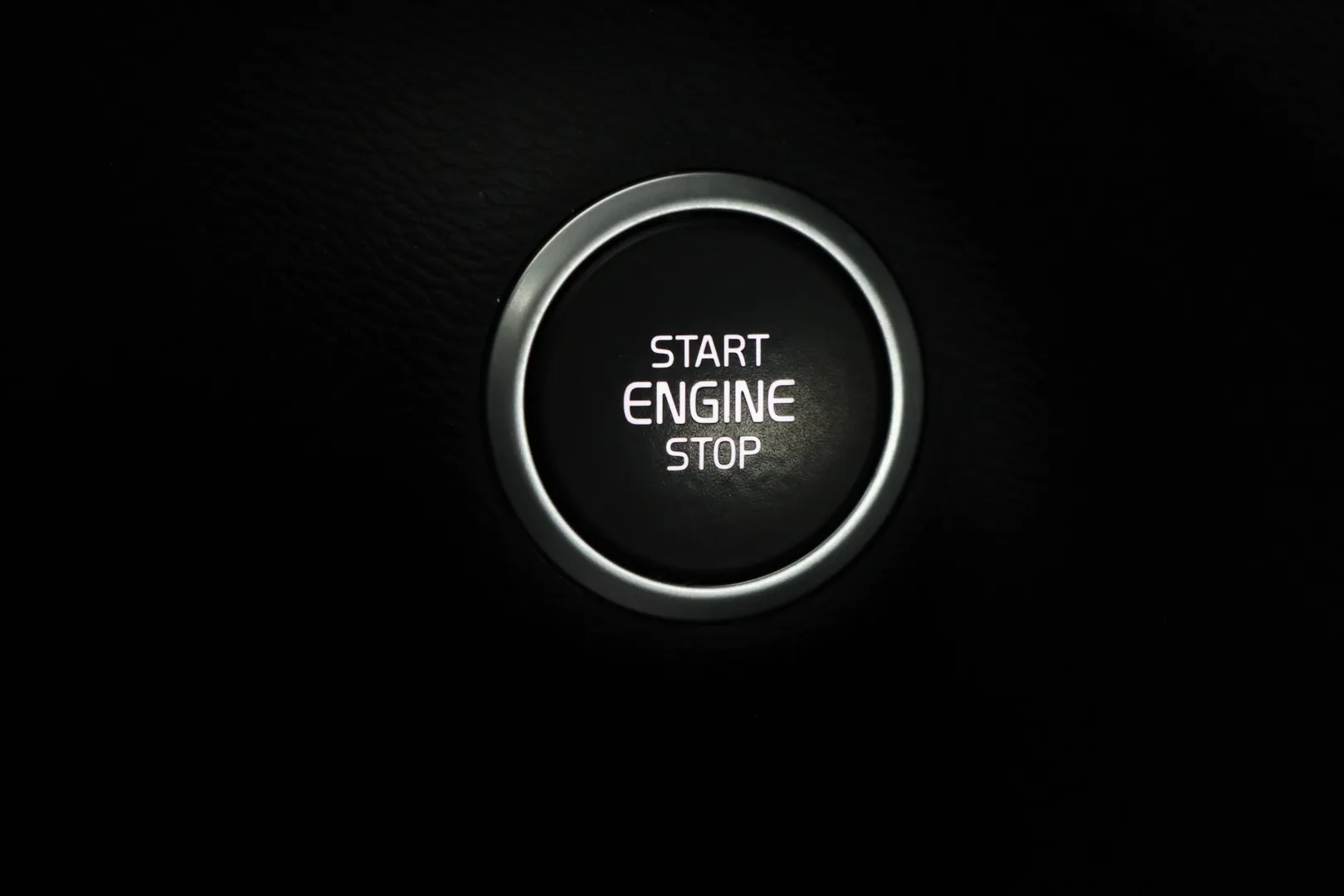 Volvo XC40 ZMU-703 carousel image