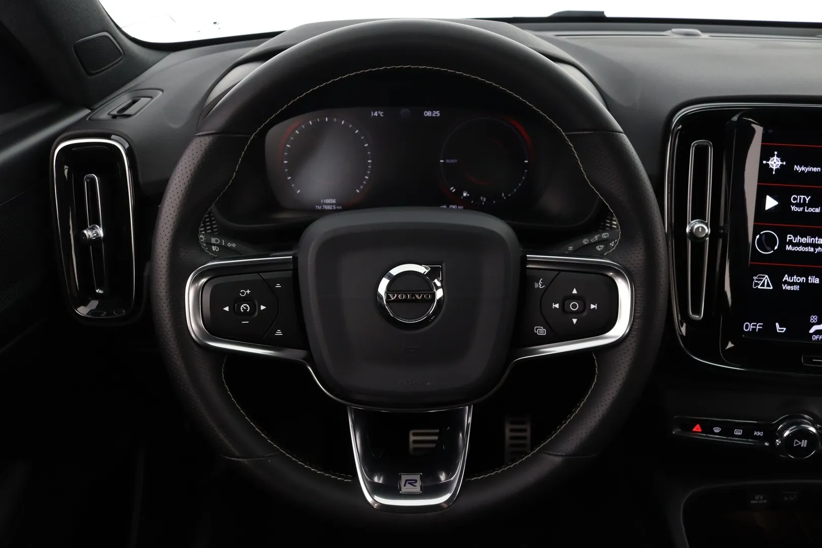 Volvo XC40 ZMU-703 carousel image