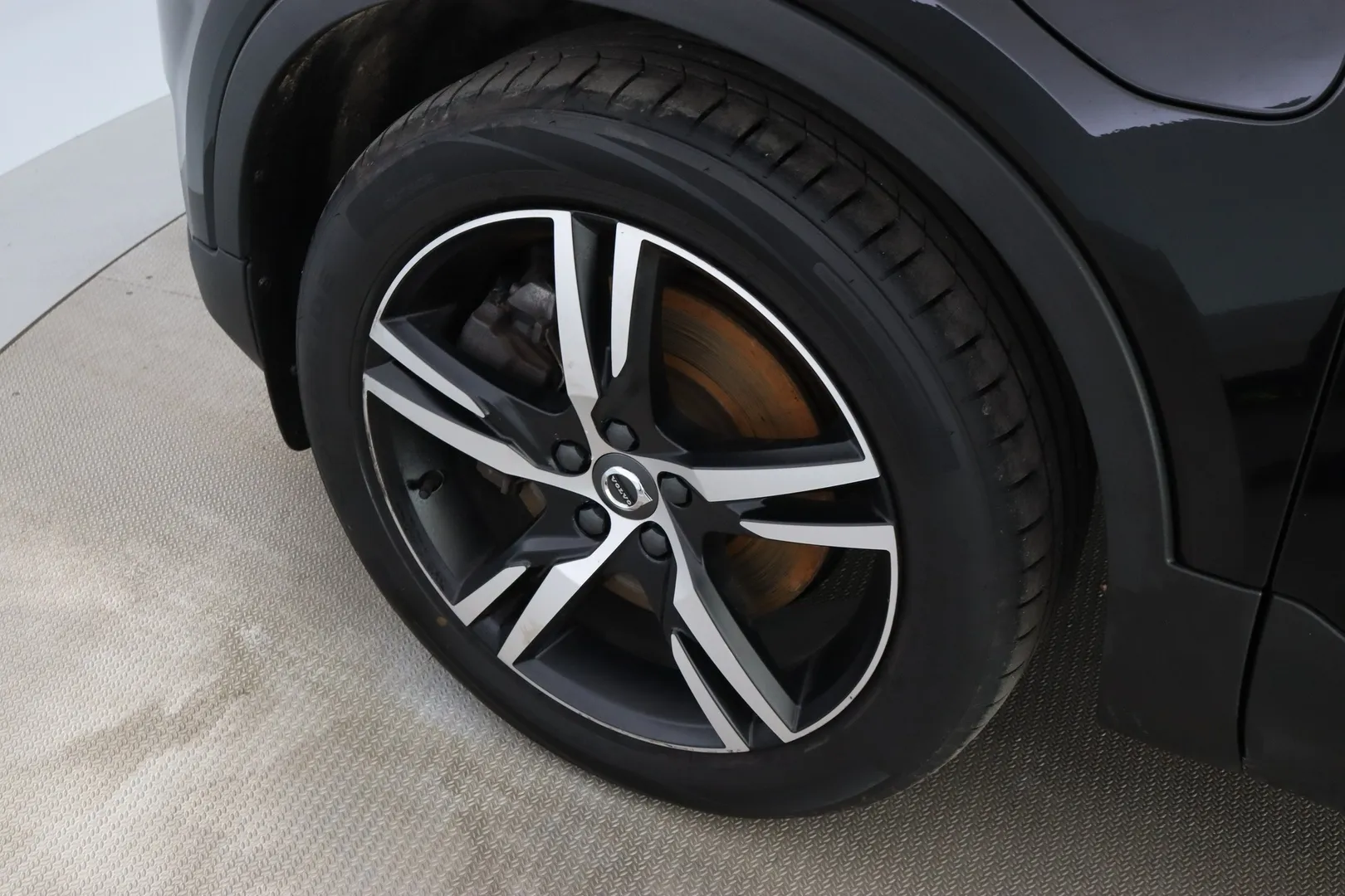 Volvo XC40 ZMU-703 carousel image