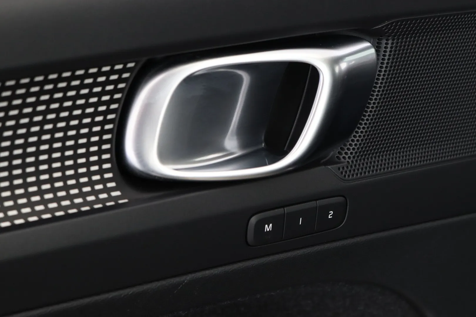 Volvo XC40 ZMU-703 carousel image