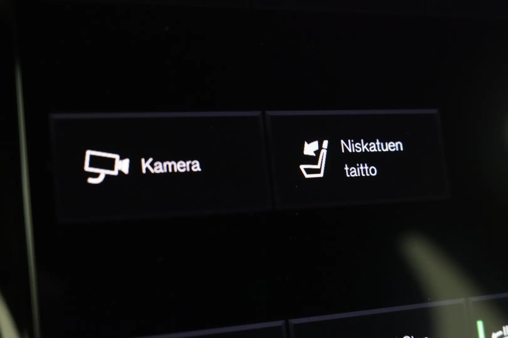 Volvo XC40 ZMU-703 carousel image