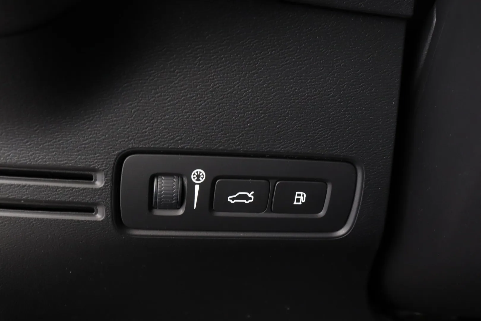 Volvo XC40 ZMU-703 carousel image