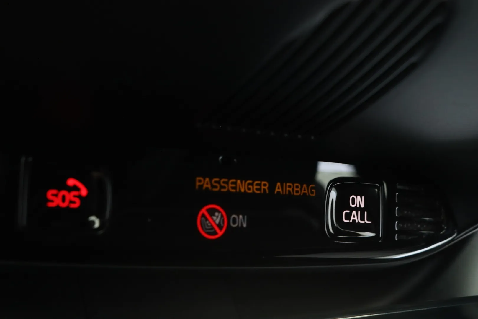 Volvo XC40 ZMU-703 carousel image