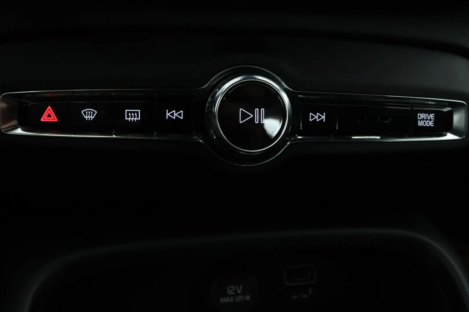 Volvo XC40 ZMU-703 carousel image