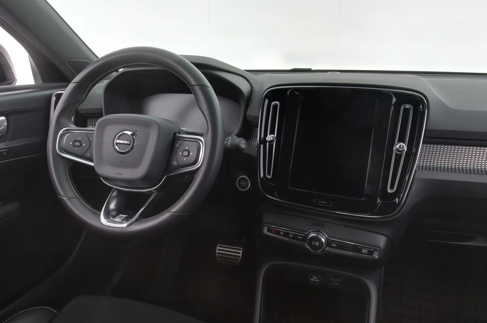 Volvo XC40 ZMU-703 carousel image