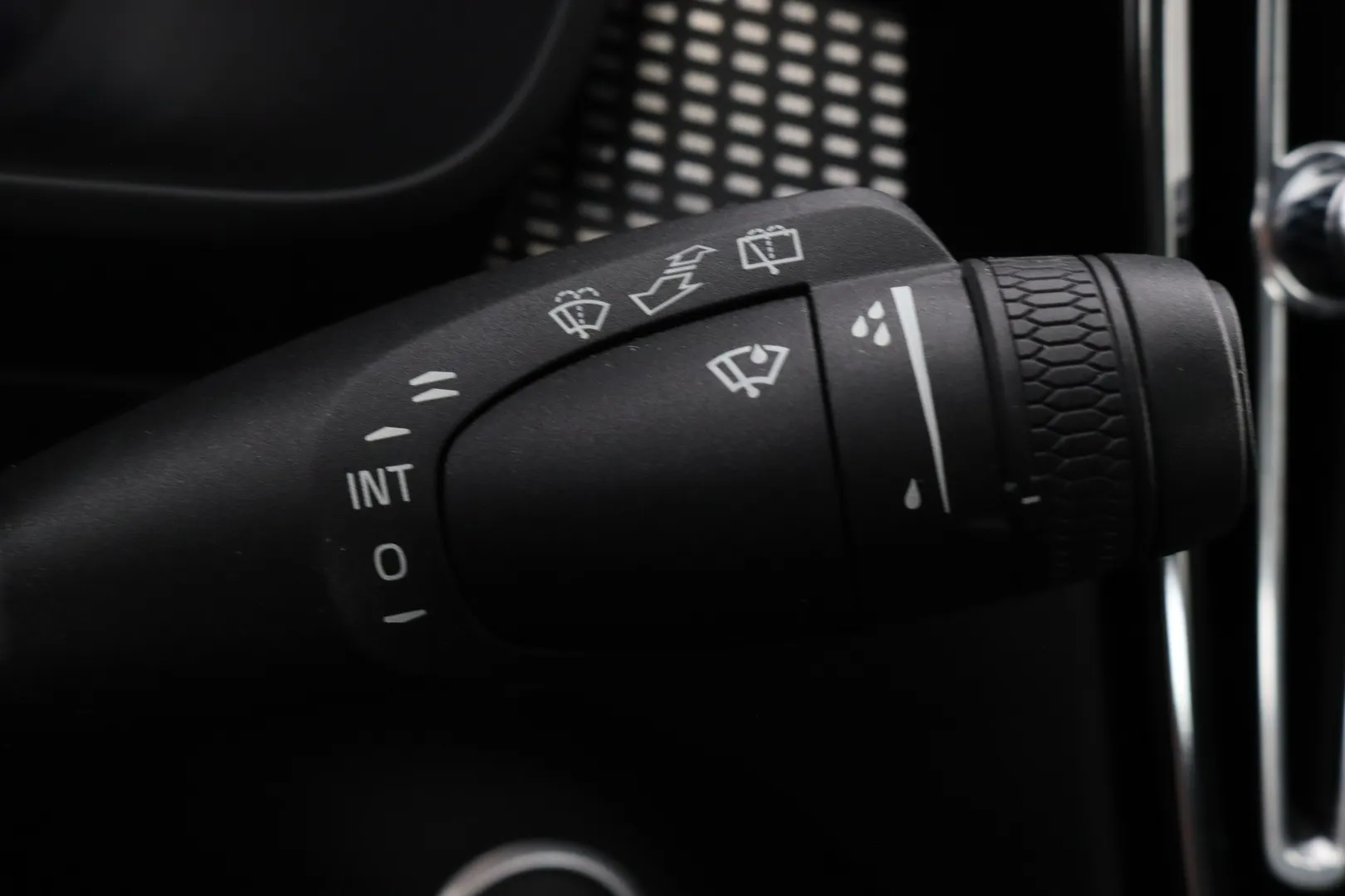 Volvo XC40 ZMU-703 carousel image