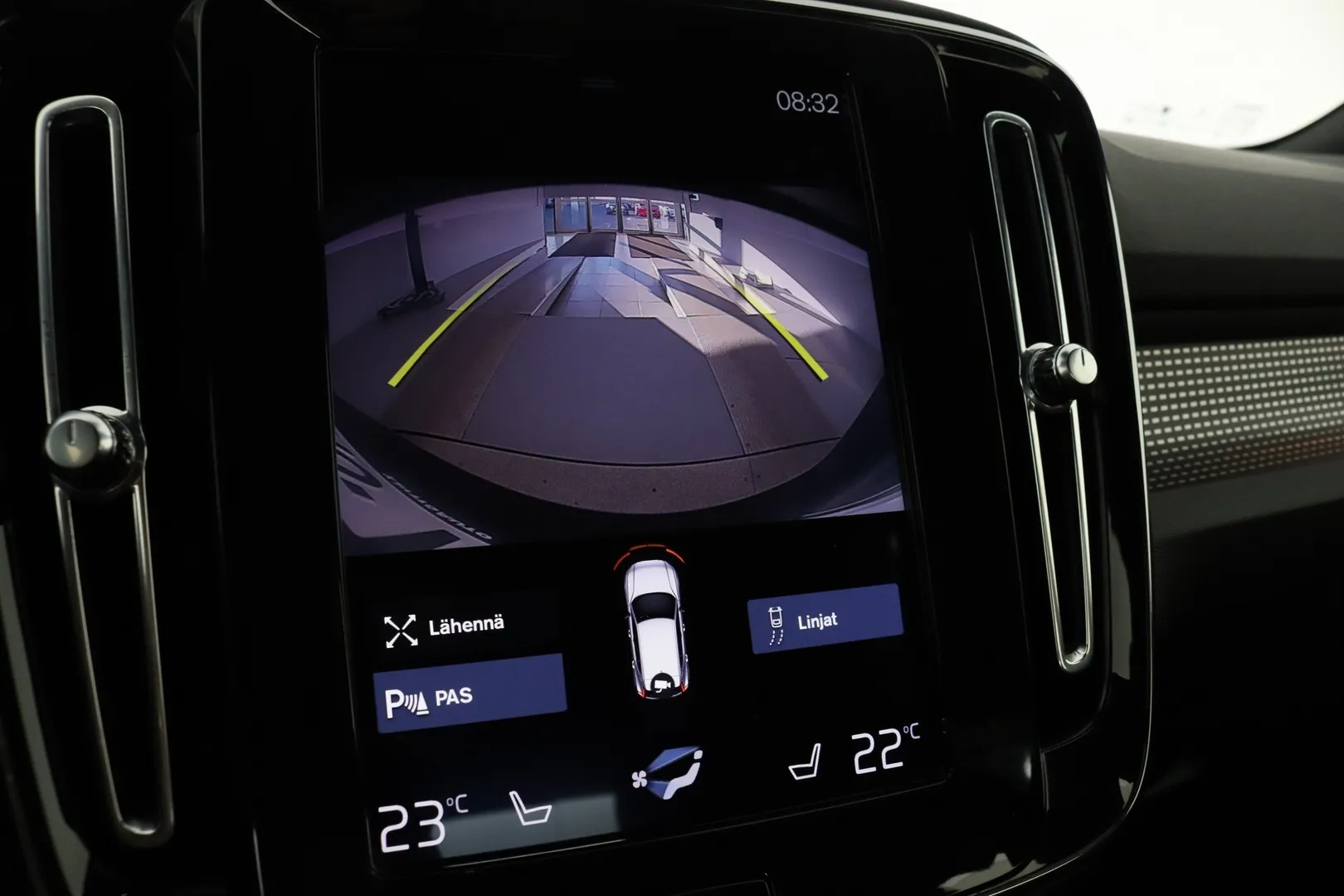 Volvo XC40 ZMU-703 carousel image