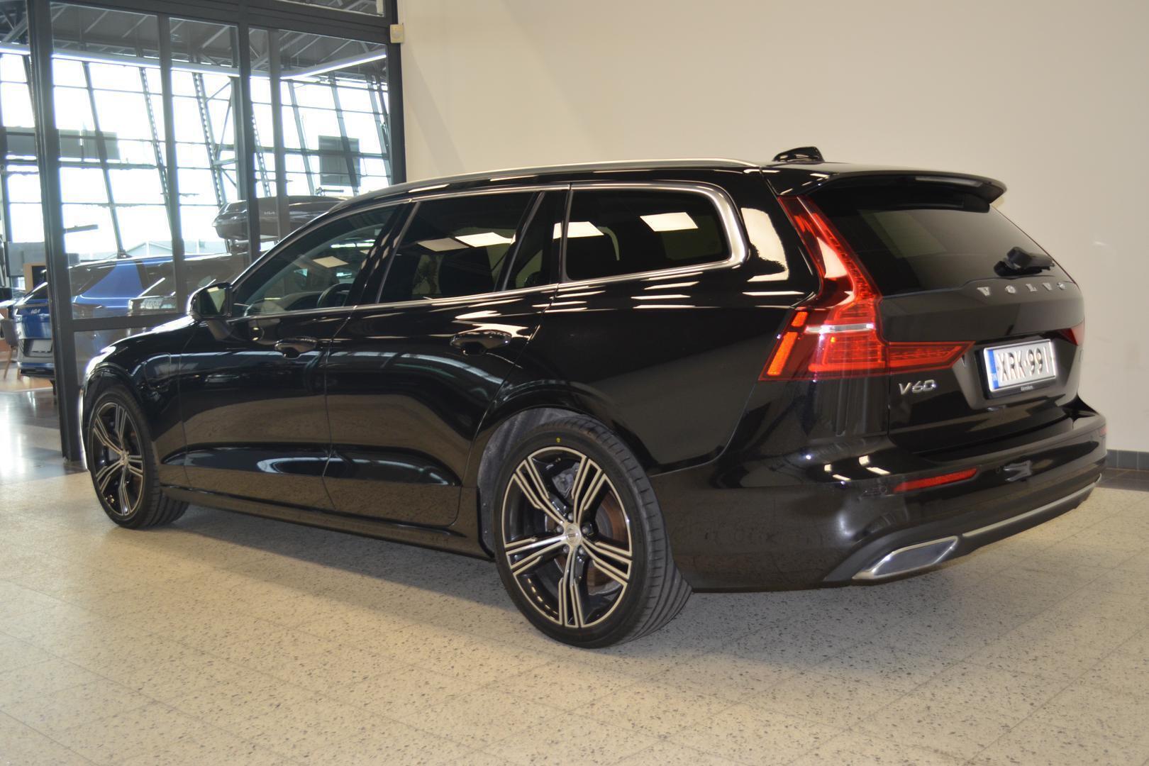 Volvo V60 2022, photo 4/28
