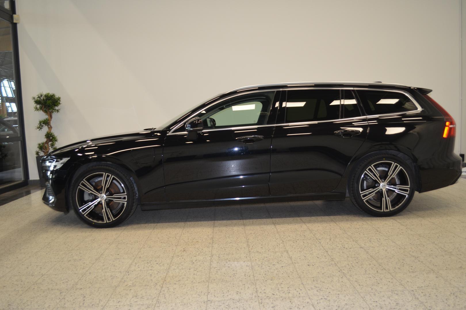 Volvo V60 2022, photo 3/28