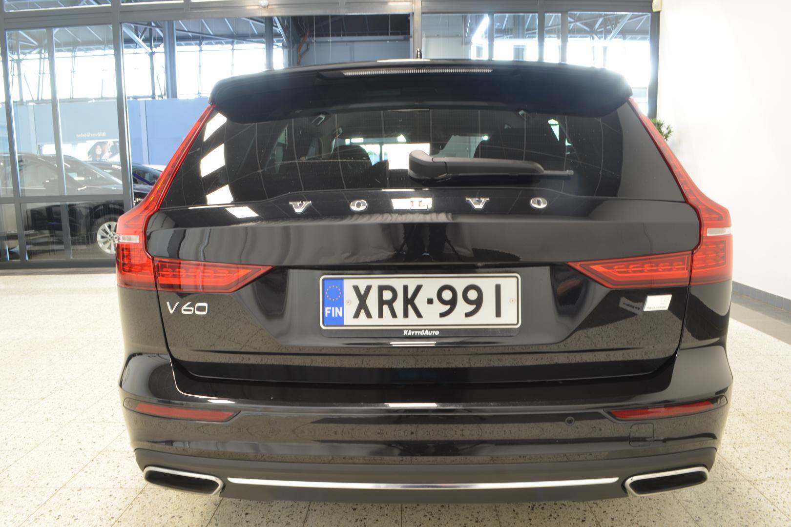 Volvo V60 2022, photo 7/28