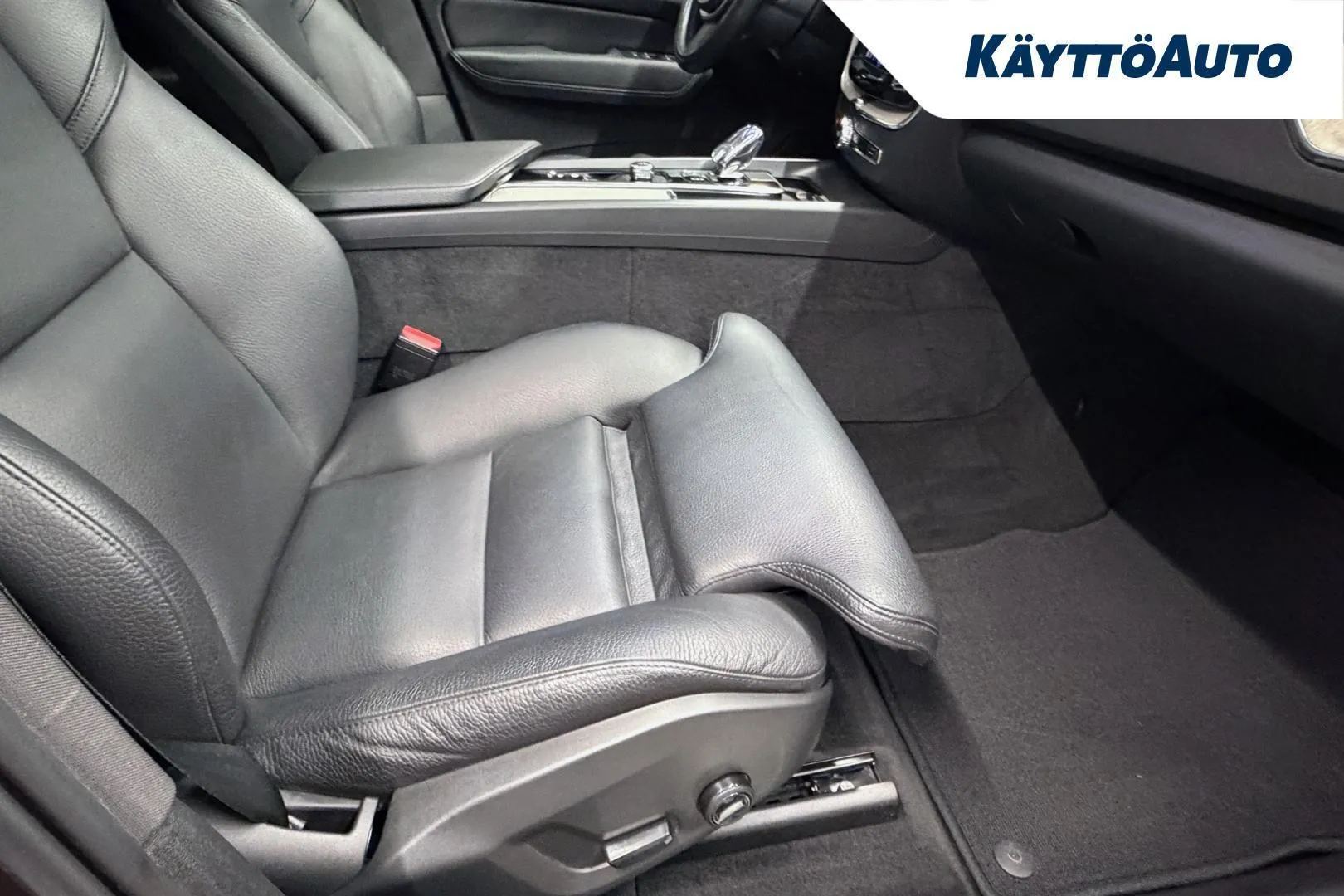 Volvo XC60 XPP-882 carousel image