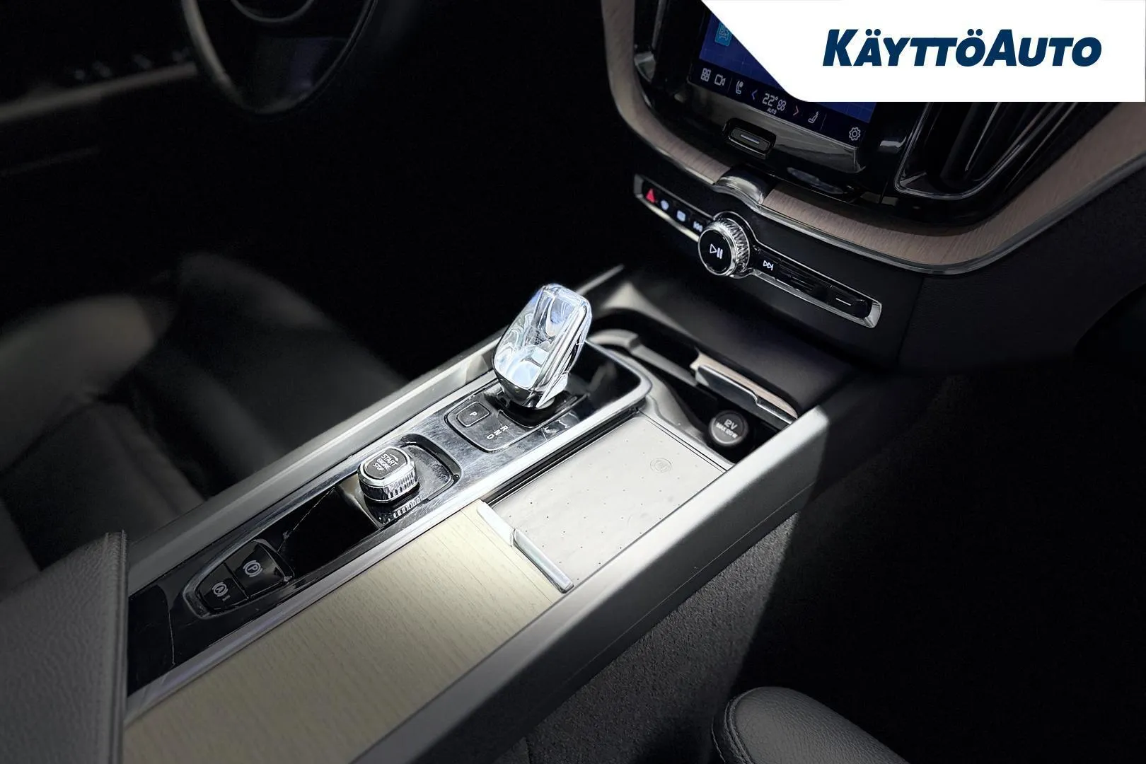 Volvo XC60 XPP-882 carousel image