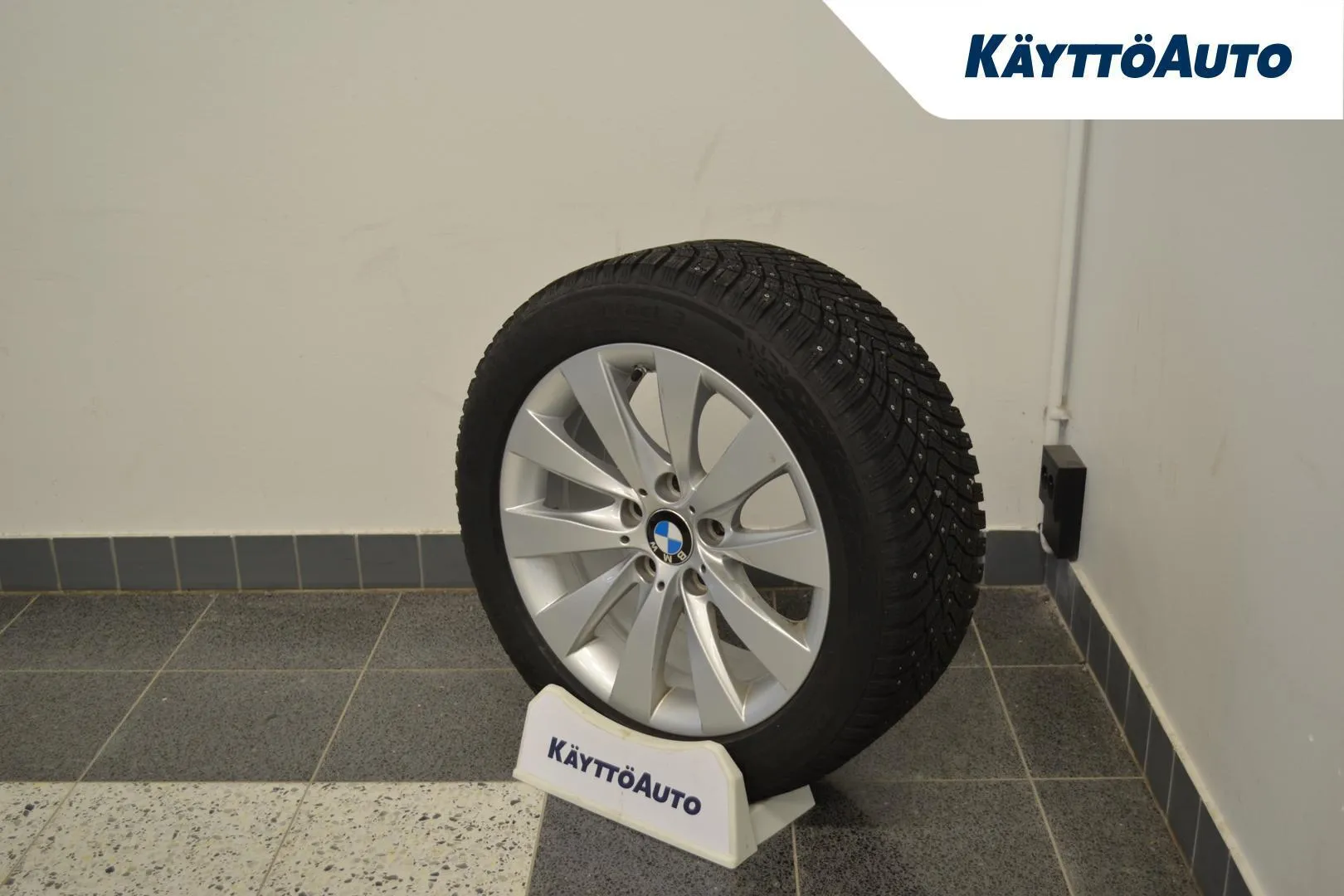 BMW 420 JJS-300 carousel image