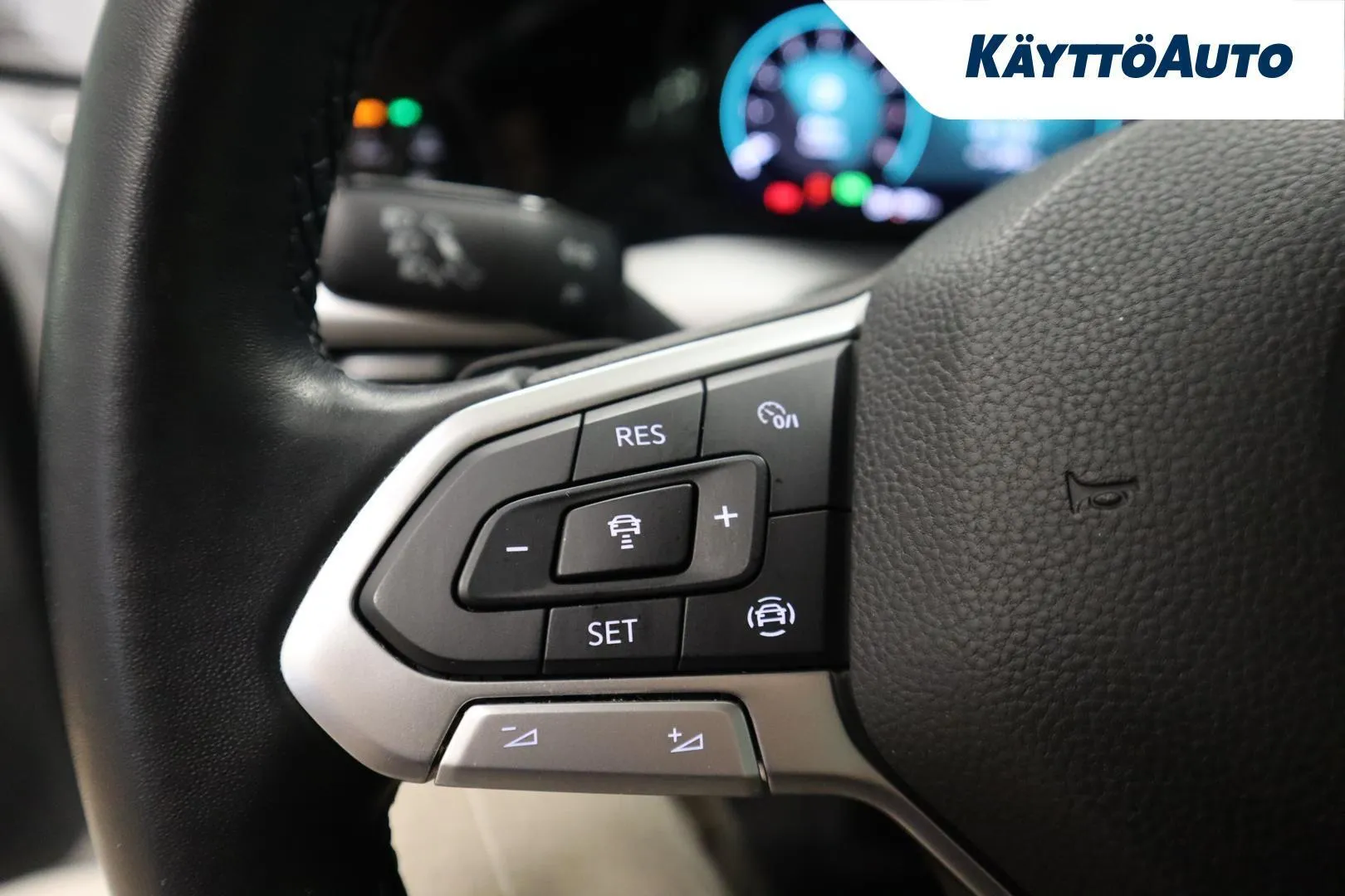 Volkswagen Golf LPJ-113 carousel image