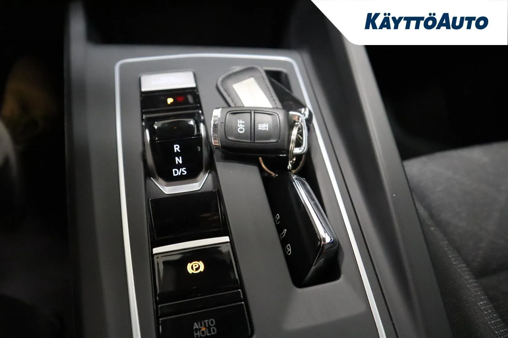 Volkswagen Golf LPJ-113 carousel image