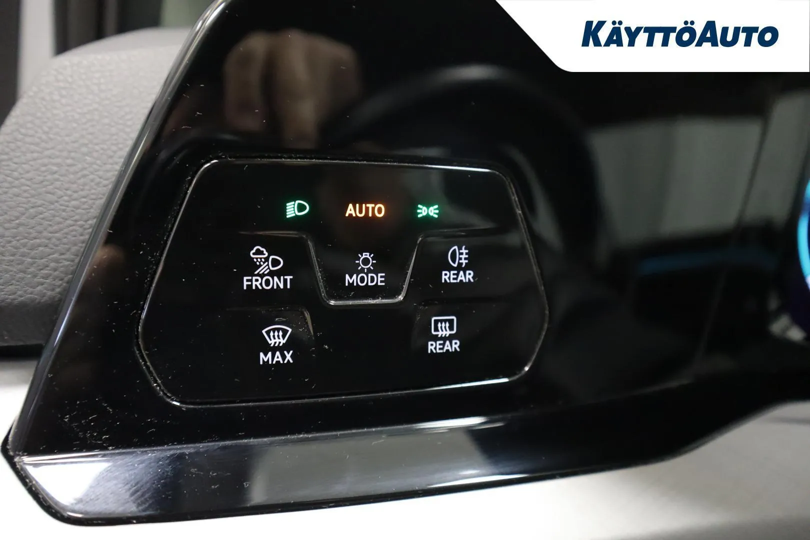 Volkswagen Golf LPJ-113 carousel image