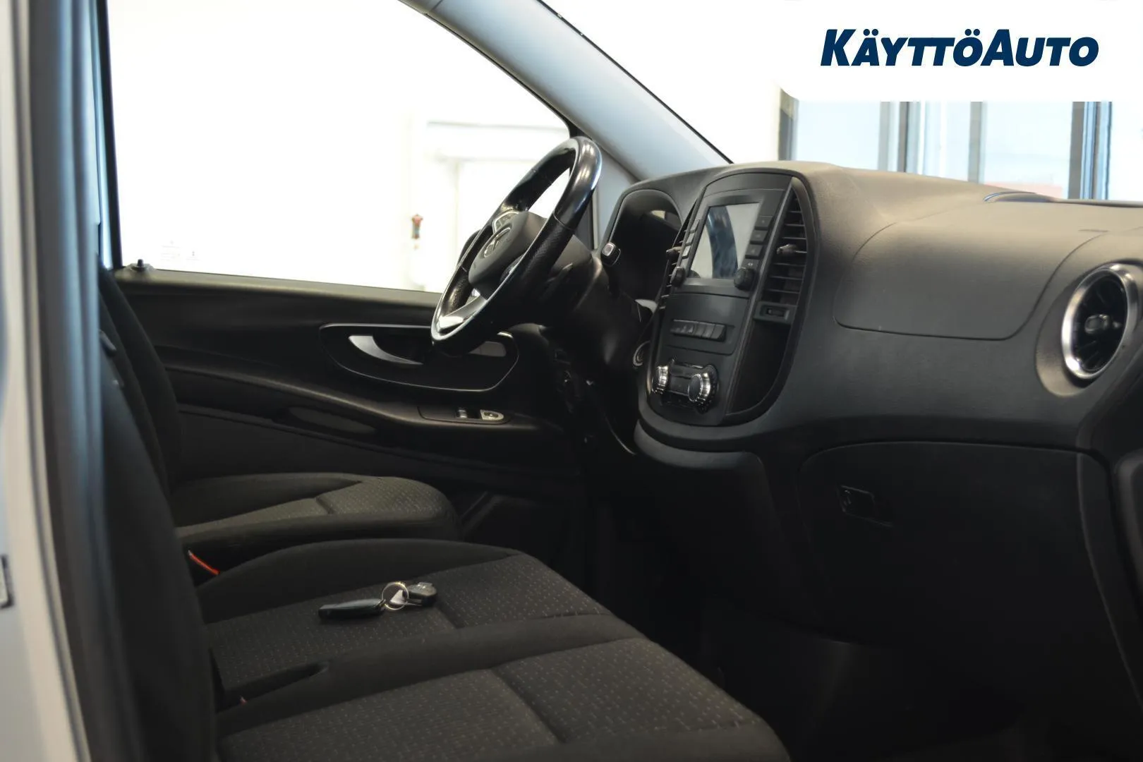 Mercedes-Benz Vito JLU-737 carousel image