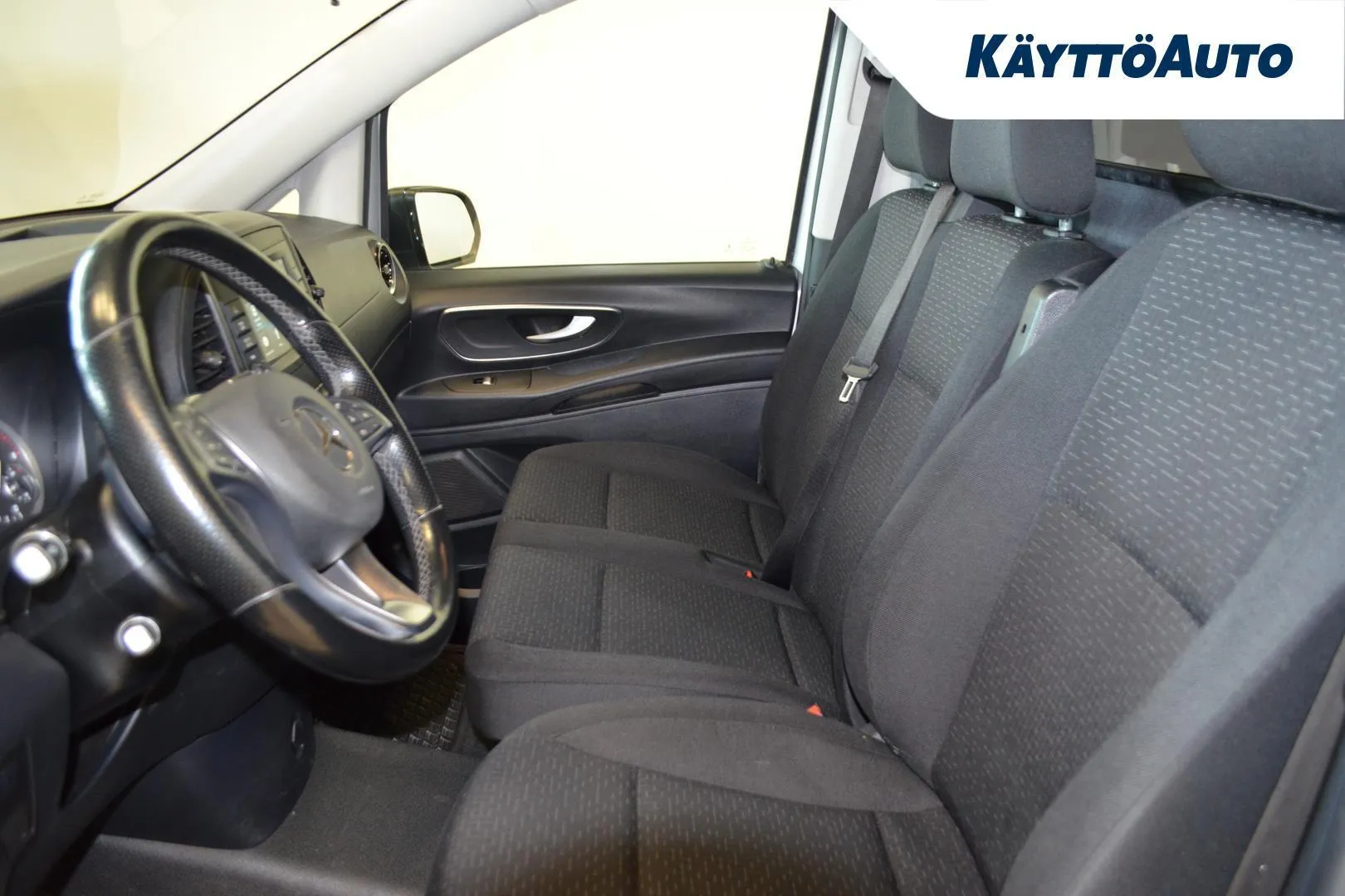 Mercedes-Benz Vito JLU-737 carousel image