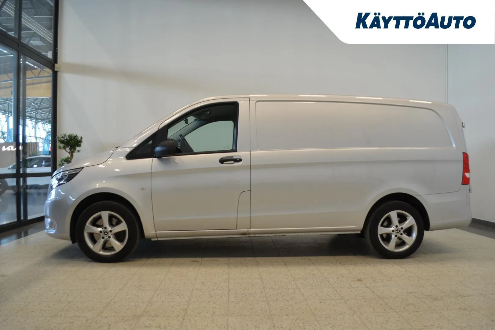 Mercedes-Benz Vito JLU-737 carousel image