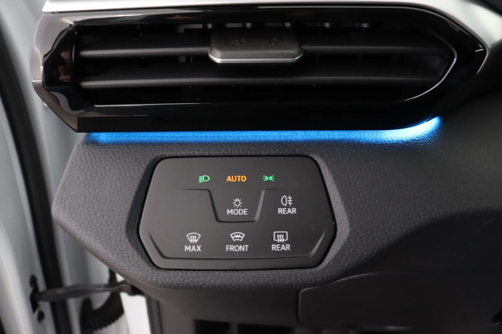 Volkswagen ID.4 YXP-797 carousel image