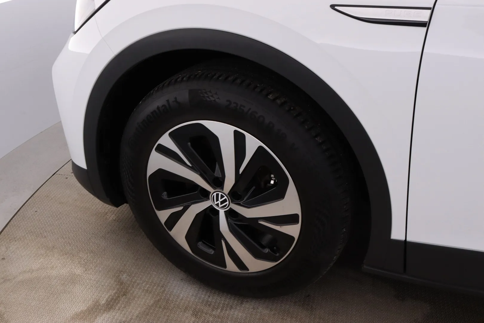 Volkswagen ID.4 YXP-797 carousel image