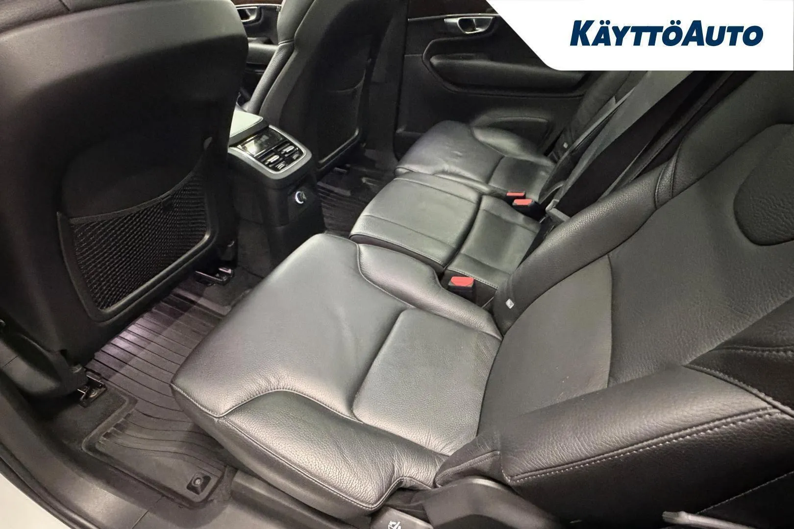 Volvo XC90 GNG-696 carousel image
