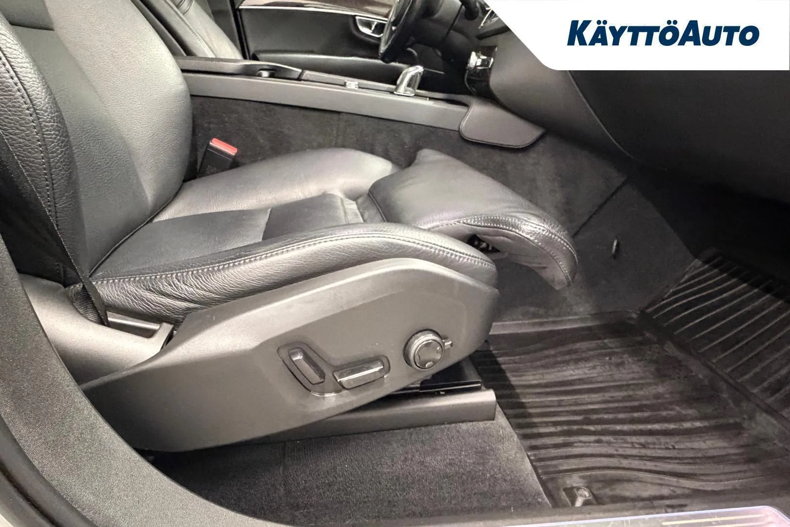 Volvo XC90 GNG-696 carousel image