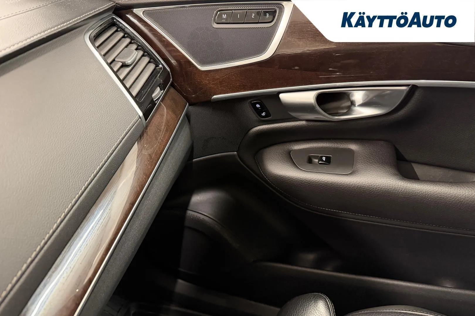 Volvo XC90 GNG-696 carousel image