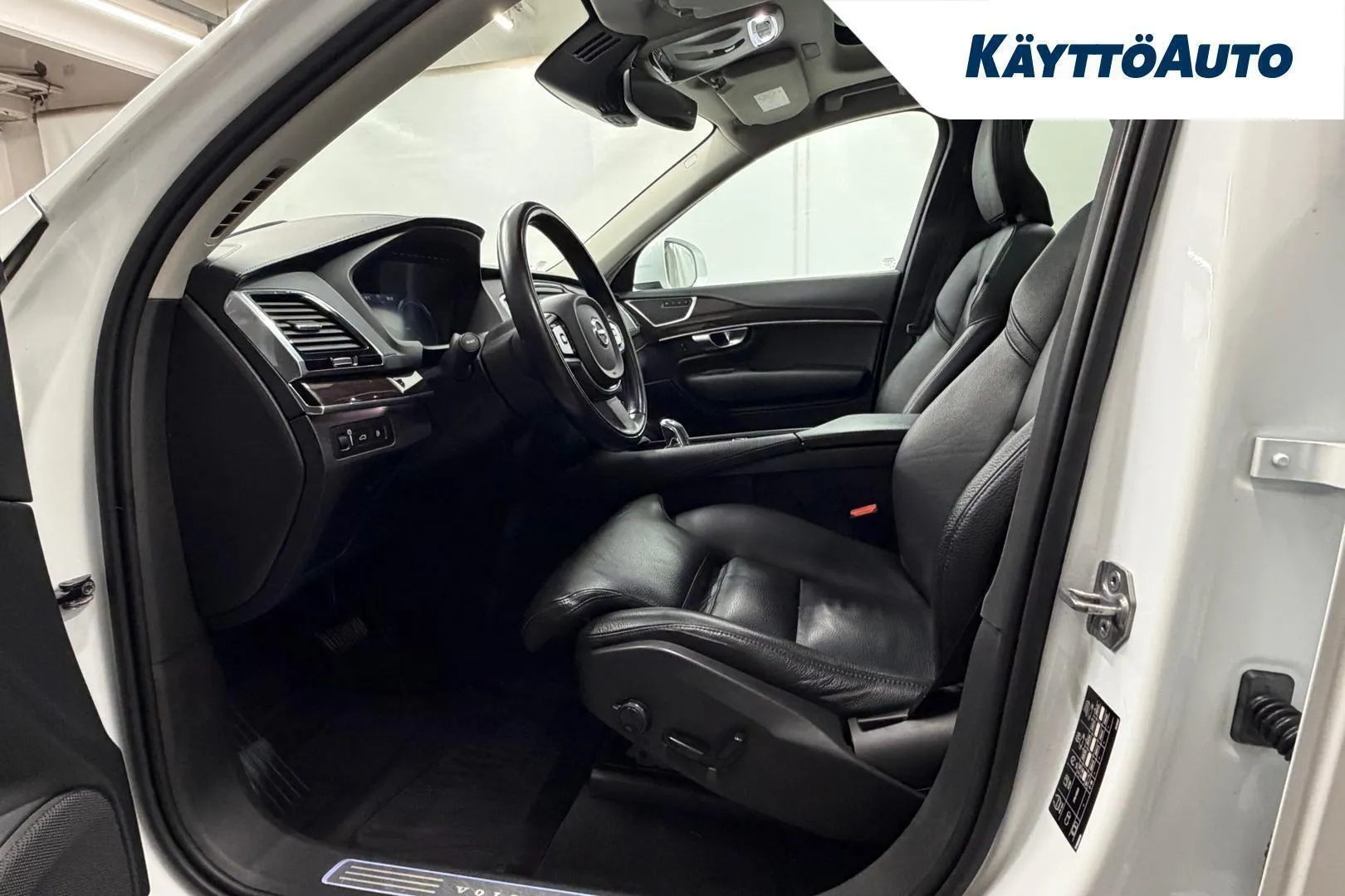 Volvo XC90 GNG-696 carousel image