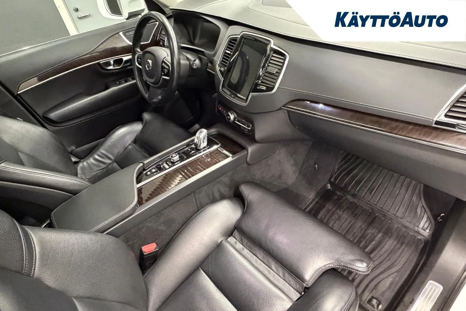 Volvo XC90 GNG-696 carousel image