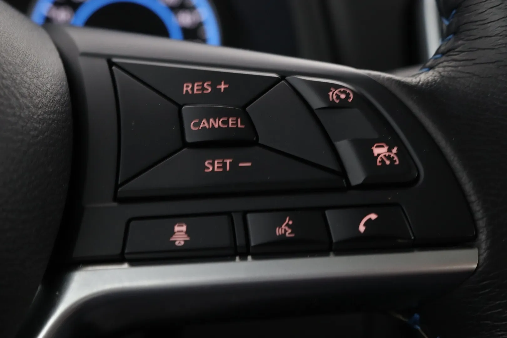 Nissan Leaf KUC-240 carousel image