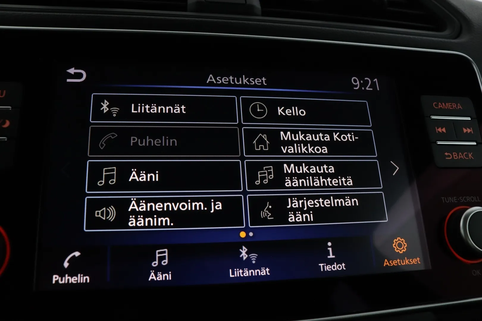Nissan Leaf KUC-240 carousel image