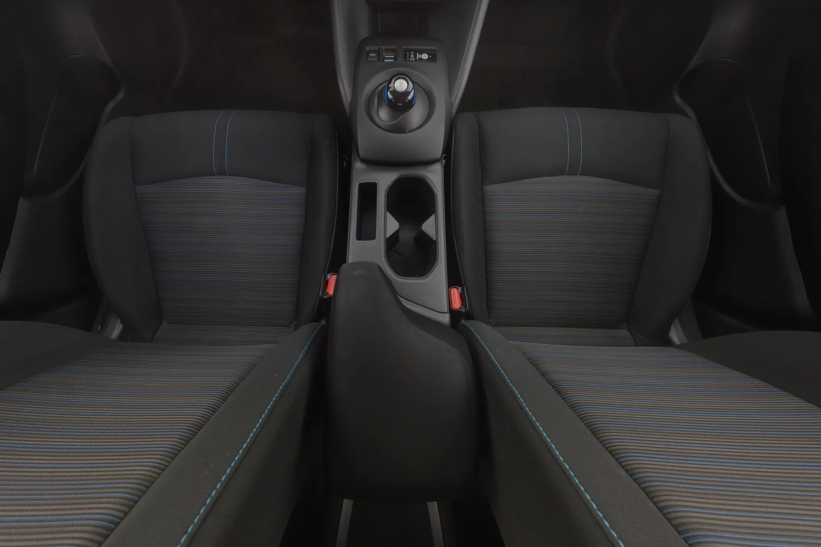 Nissan Leaf KUC-240 carousel image