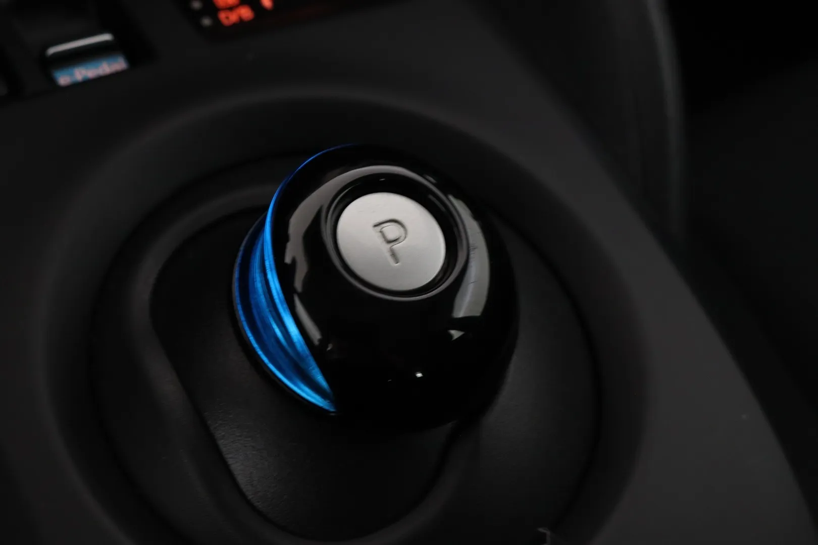 Nissan Leaf KUC-240 carousel image