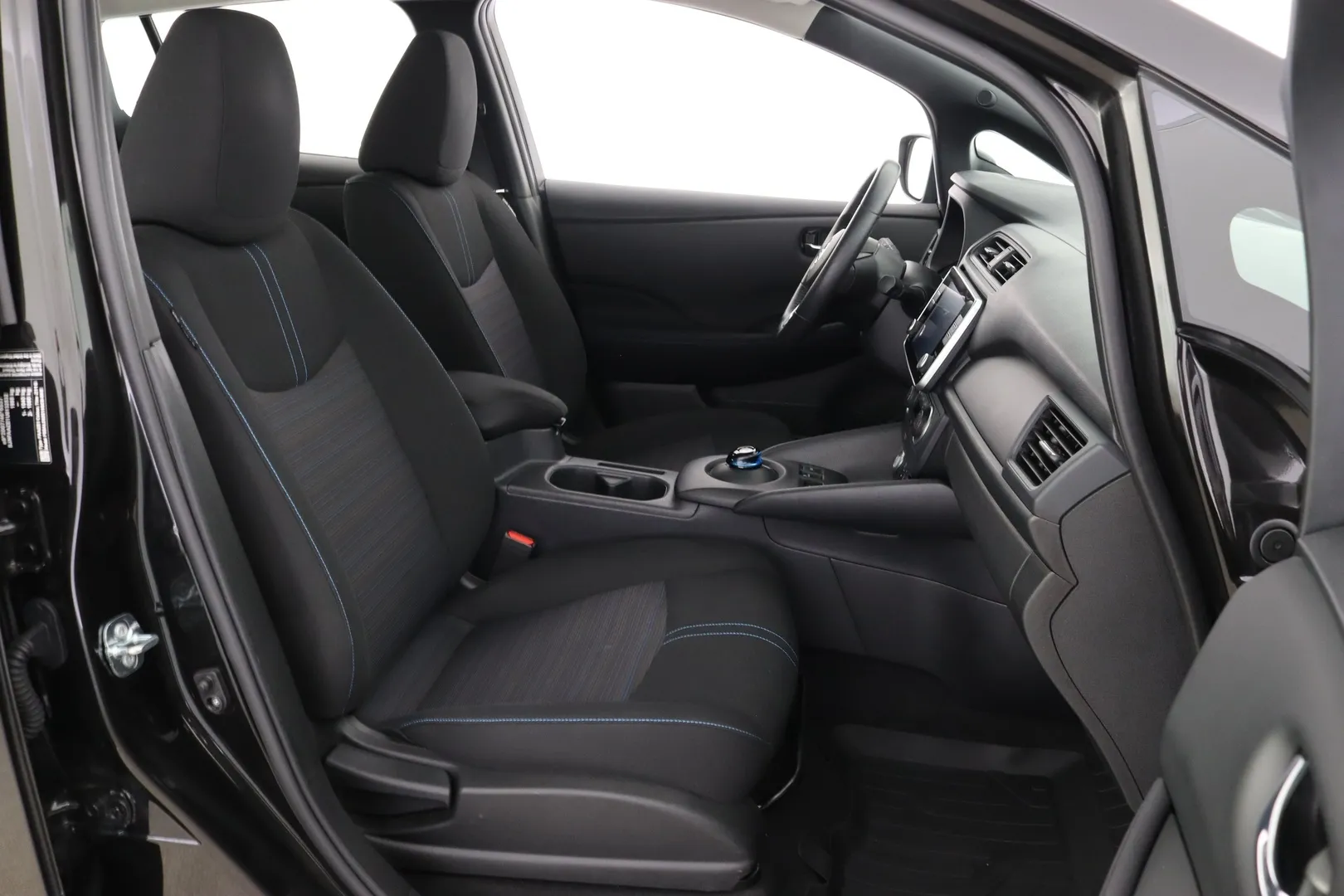 Nissan Leaf KUC-240 carousel image