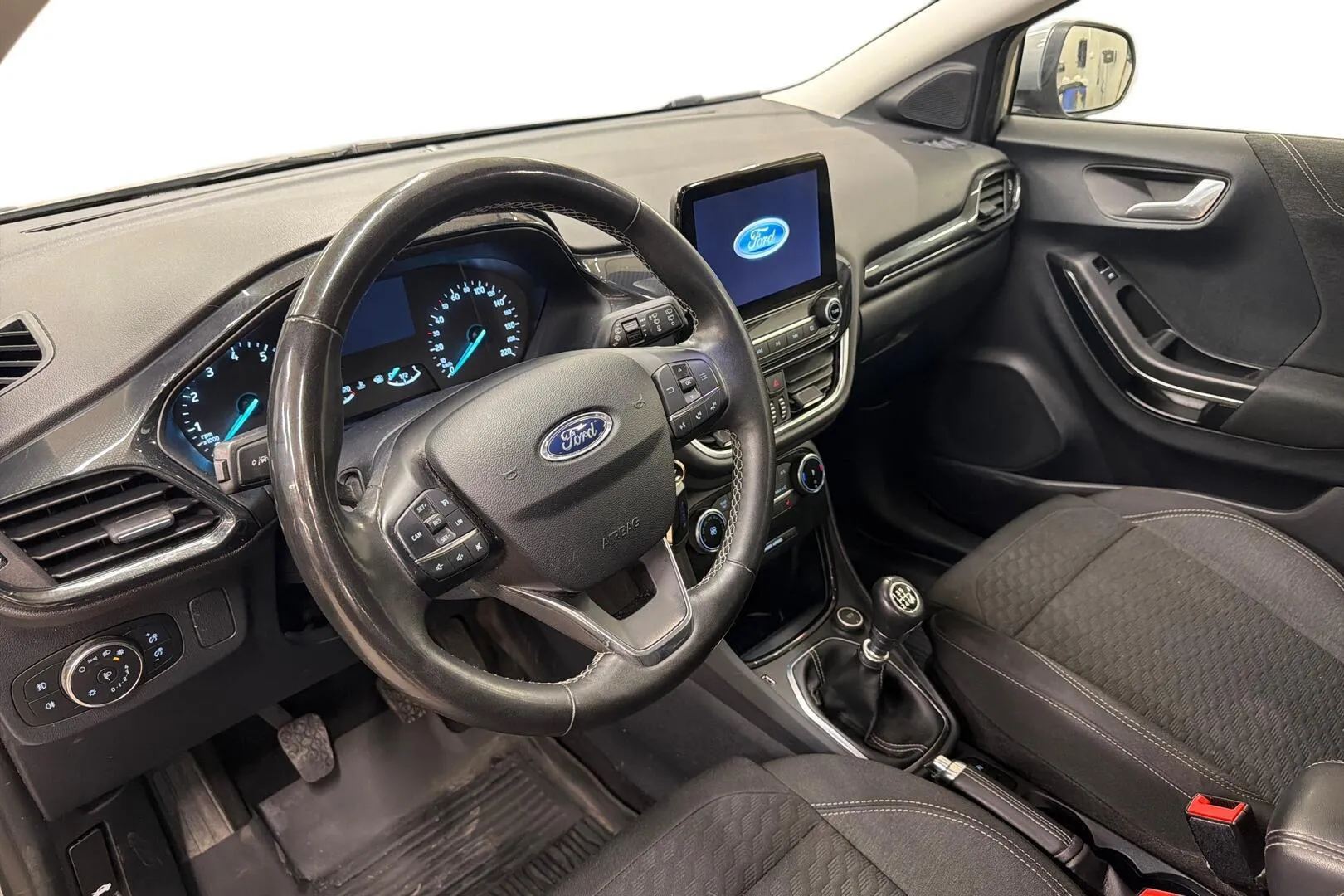 Ford Puma YLM-220 carousel image
