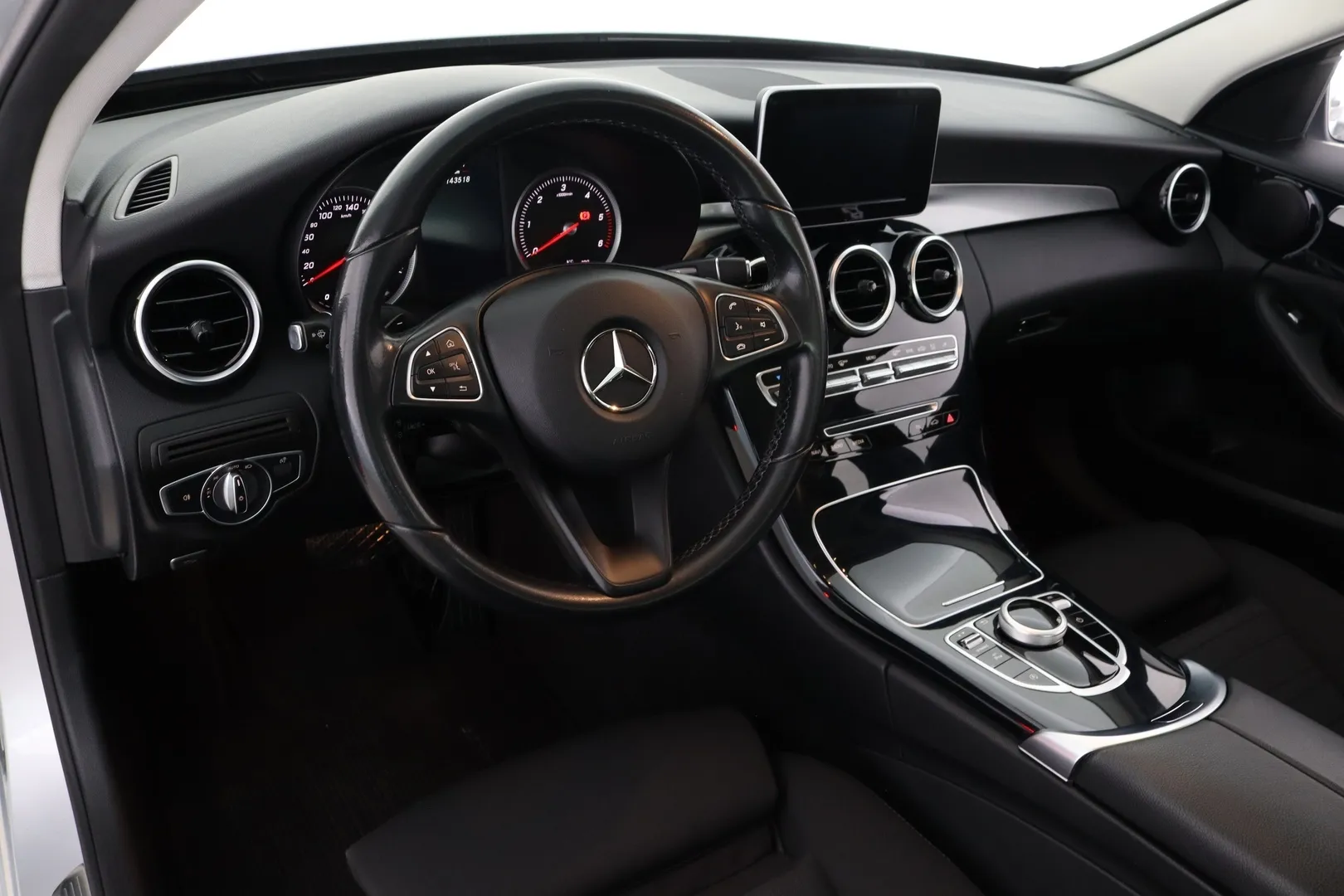 Mercedes-Benz C YJL-733 carousel image
