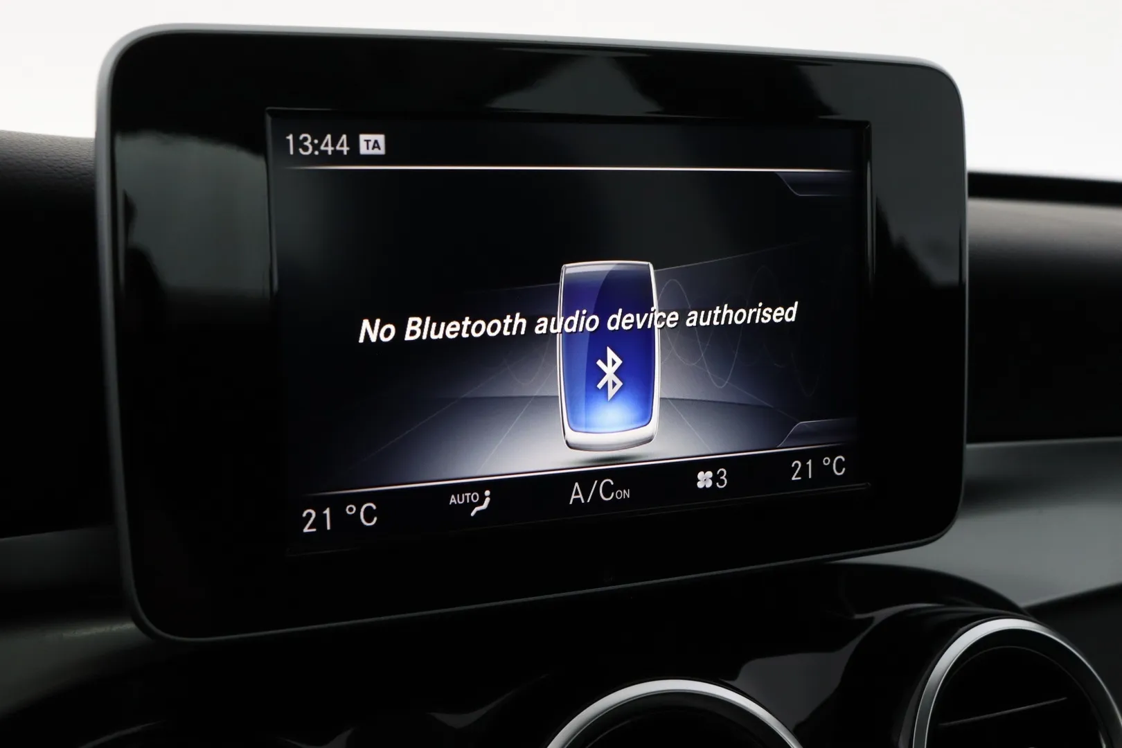 Mercedes-Benz C YJL-733 carousel image